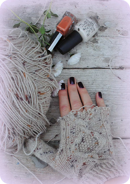  handmade, hello, knitting, gloves, mittens, knitted gloves, nail polish, flowers, garden, tilda, blog, blogger