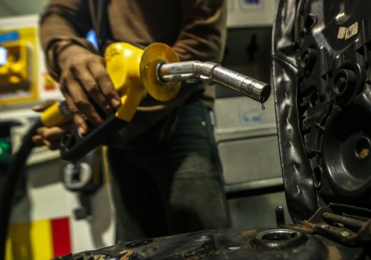 Diesel naik 5 sen, RON95, RON97 kekal bulan ini