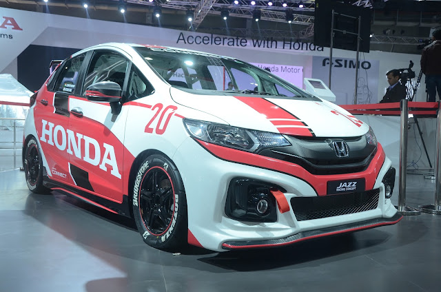 Honda BR-V Makes Its First Appearance In India At The Autoexpo 2016 V is a new generation Crossover Utility Vehicle which features the combination of bold Honda BR-V Makes Its First Appearance In India At The Autoexpo 2016