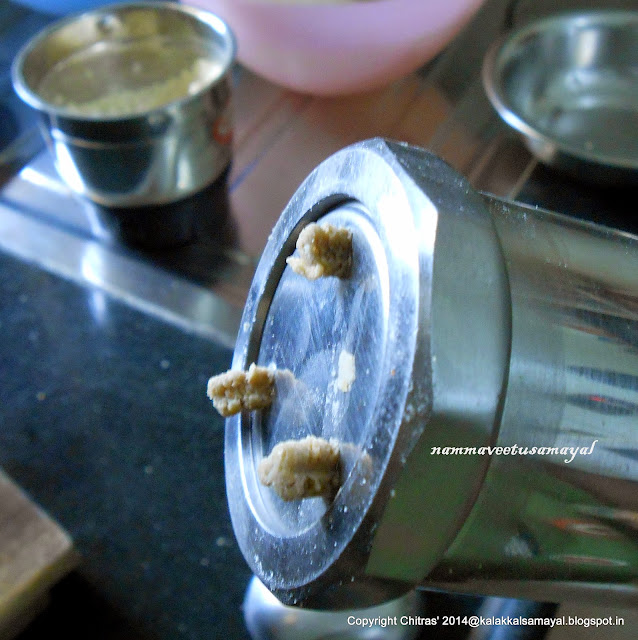 Fill the murukku press with dough