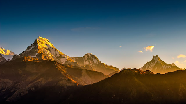 Annapurna mountain range, Nepal. Budget travel guide