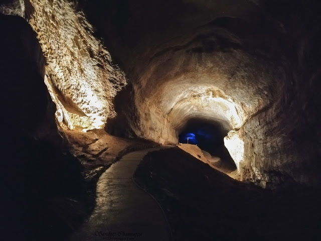 Pathway inside the Mammut cave