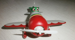 Самолёт Эль Чупакабра из мультфильма Самолёты вид спереди