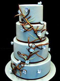 Wedding cakes with blue details