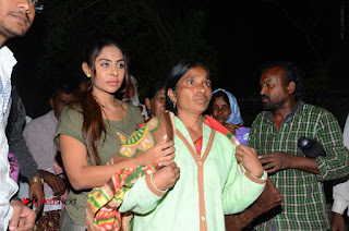 Actress Sri reddy (apthatrust director) Distrubuted Blankets for Orphans at Sai Baba Temple  0050.JPG