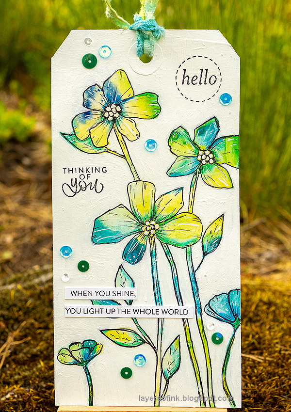 Layers of ink - Flowers on white background tutorial by Anna-Karin Evaldsson. Stamping and acrylic paint.