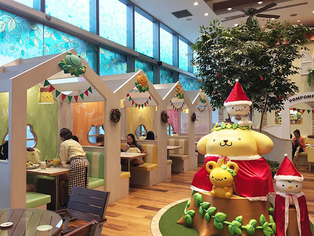  1. Pompompurin Café