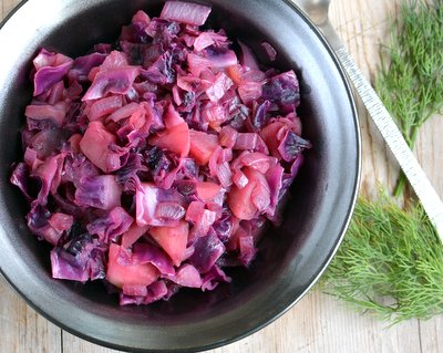 Swedish Red Cabbage & Apples ♥ A Veggie Venture, savory not sweet, a tradition at Christmas, adding welcome color and texture to a plate. Recipe, cooking tips, nutrition, WW Weight Watchers points included.