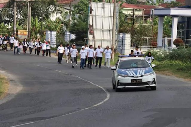 Kapolres Batu Bara Akbp Jose DC. Fernandes. S. I. K, Bersama Bupati Batu Bara Ir H. Zahir. M.Ap, Mengikuti Kegiatan Jalan Sehat Bersama BUMN Dalam Rangka HUT Ke 25 Tahun