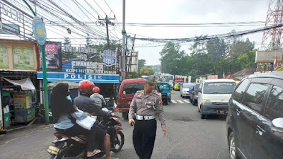 Cegah Kemacetan, Unit Lantas Polsek Pacet Rutin Giat Atur Lalin Pada Pagi Hari