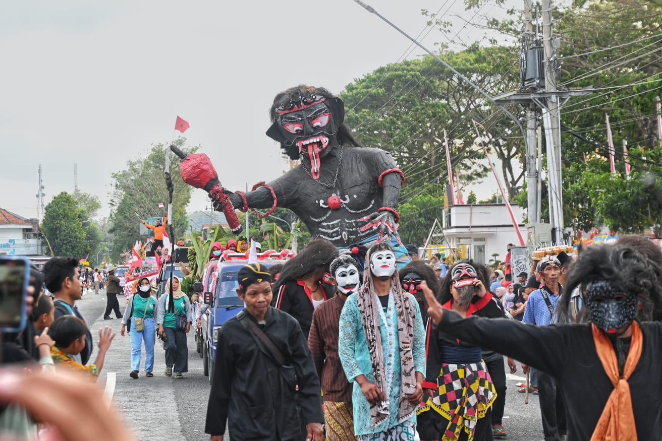 Karnaval HUT RI ke-78 dan Hari Jadi ke-394 Kabupaten Kebumen Berlangsung Semarak, Begini Kemeriahannya