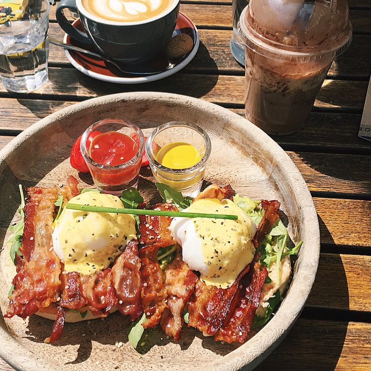 Golborne Road Deli brunch of eggs benedict