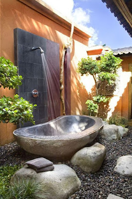 outdoor bathroom stone bathtub