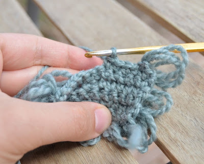 How to make a loop stitch - crochet tutorial by Lilla Bjorn