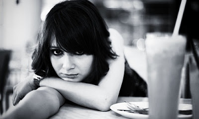 6 Signs a Girl is Secretly in Love with you ,beautiful woman girl black and white at cafe hand on table resturant