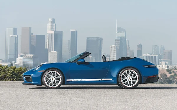 Porsche 911 Carrera GTS Cabriolet 2023 America Edition só para os EUA