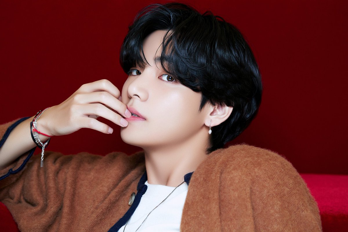 BTS' V Gives Alluring Glances in Individual Teaser Before Comeback With New Album 'BE'