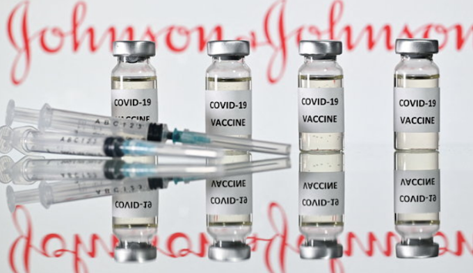Vaccino Johnson & Johnson: "Plausibile ruolo causale trombosi" 