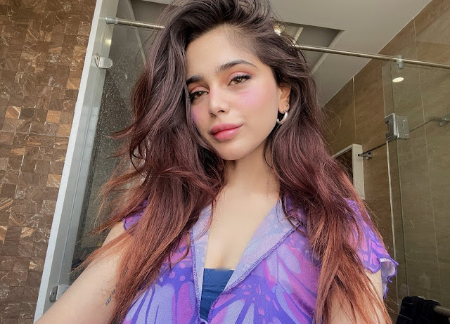 Aima Baig Photos