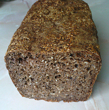 Chleb z mąki pszennej razowej na drożdżach