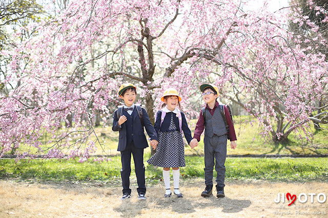 吹田市の桜で入学記念のロケーション撮影