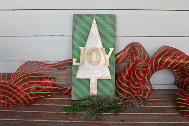 Make a Christmas Canvas using paints by #decoart and following this DIY by Katie Smith @punkprojects