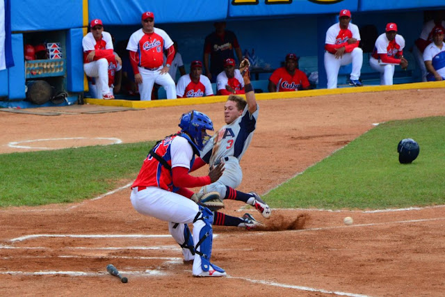 No se le puede pedir mucho más los fragmentos del beisbol cubano que ahora componen la selección nacional.