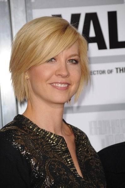 Stylish Medium Haircuts For Women 2010. Jenna Elfman Short Hairstyles