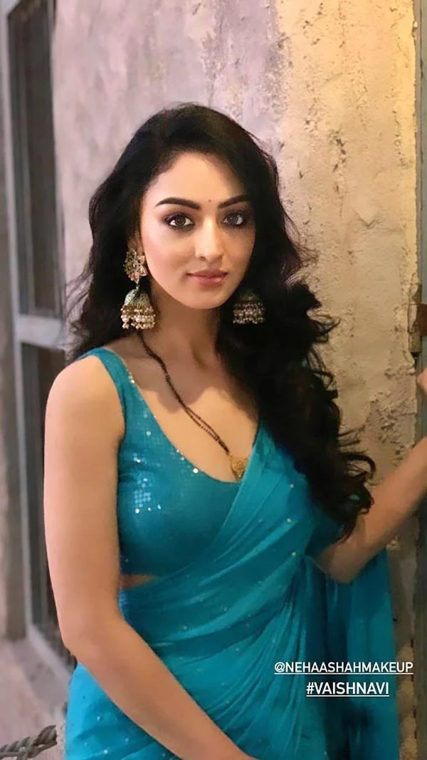 Sandeepa Dhar hot saree Bisaat actress