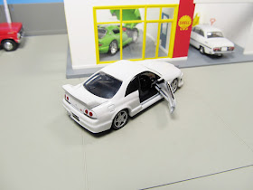 Tomica Premium Nissan Skyline GT-R R33