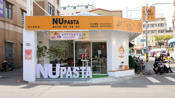 ▲NU PASTA彰化員林店全新裝潢慶開幕，營造潔白、純淨舒適空間，風格朝向高檔、高貴的路線，但消費卻一點也不貴。（記者林明佑攝）