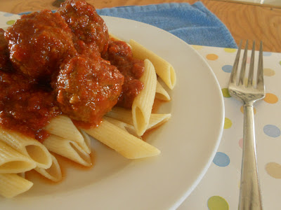 lazy day slow cooker meatballs (sweetandsavoryfood.com)