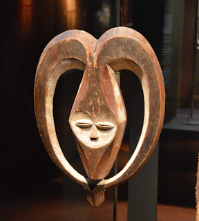 Masque anthropomorphe, Kwélé, Musée du quai Branly.jpg