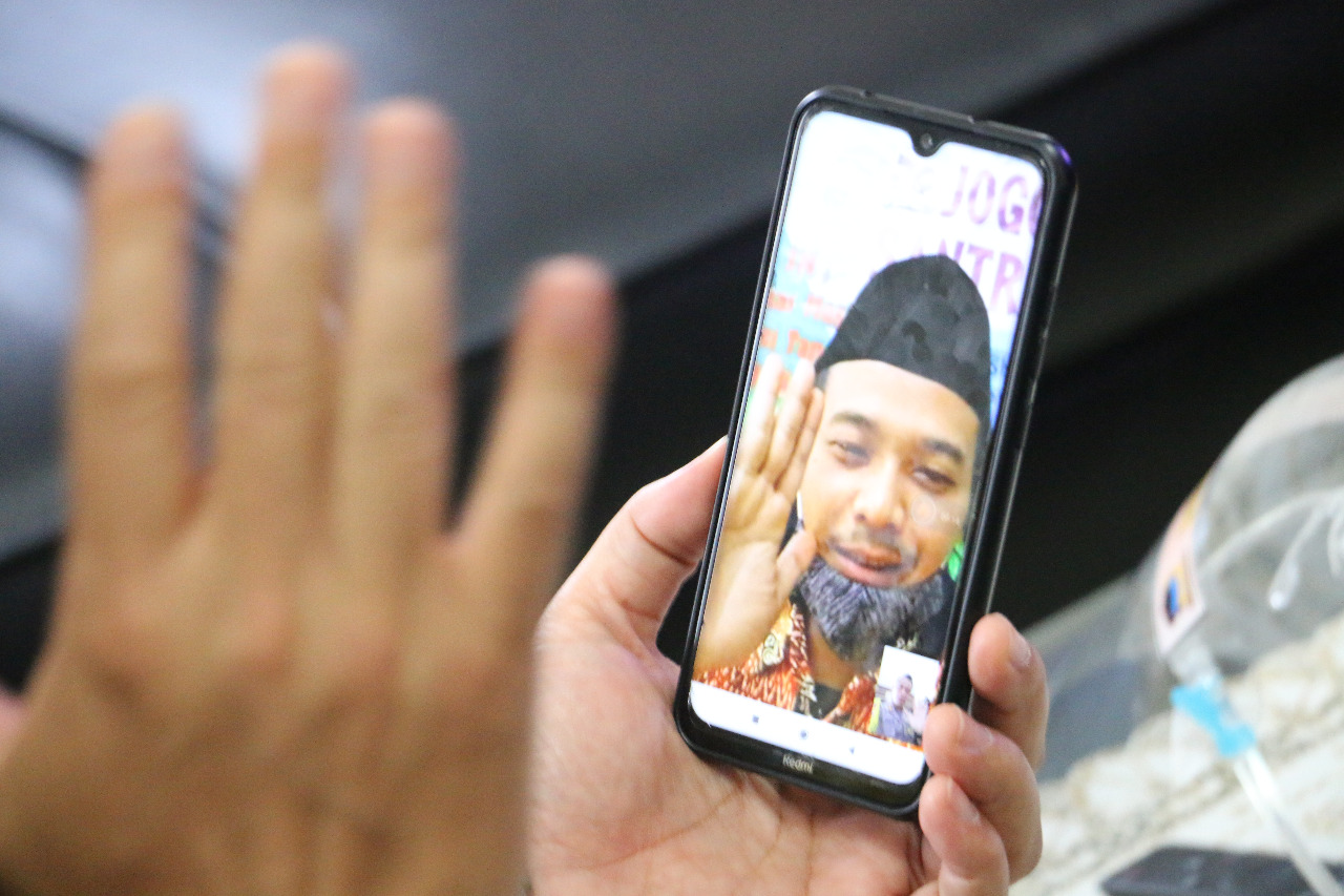 Lewat Video Call, Kapolres Kebumen Pantau Situasi Karantina Ponpes Nurul Hidayah