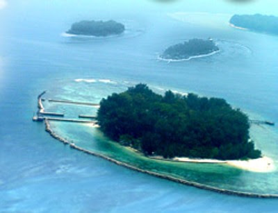 Kehidupan Di Pulau Terluar Indonesia. Berlaku 2 Mata Uang [ www.BlogApaAja.com ]