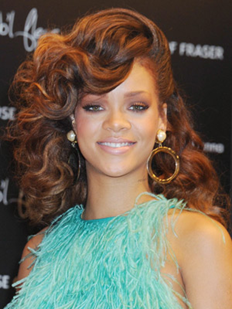 Popular Celebrity Curly Hairstyles Rihanna 