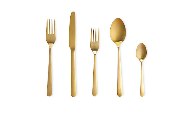 gold cutlery, gold table accents