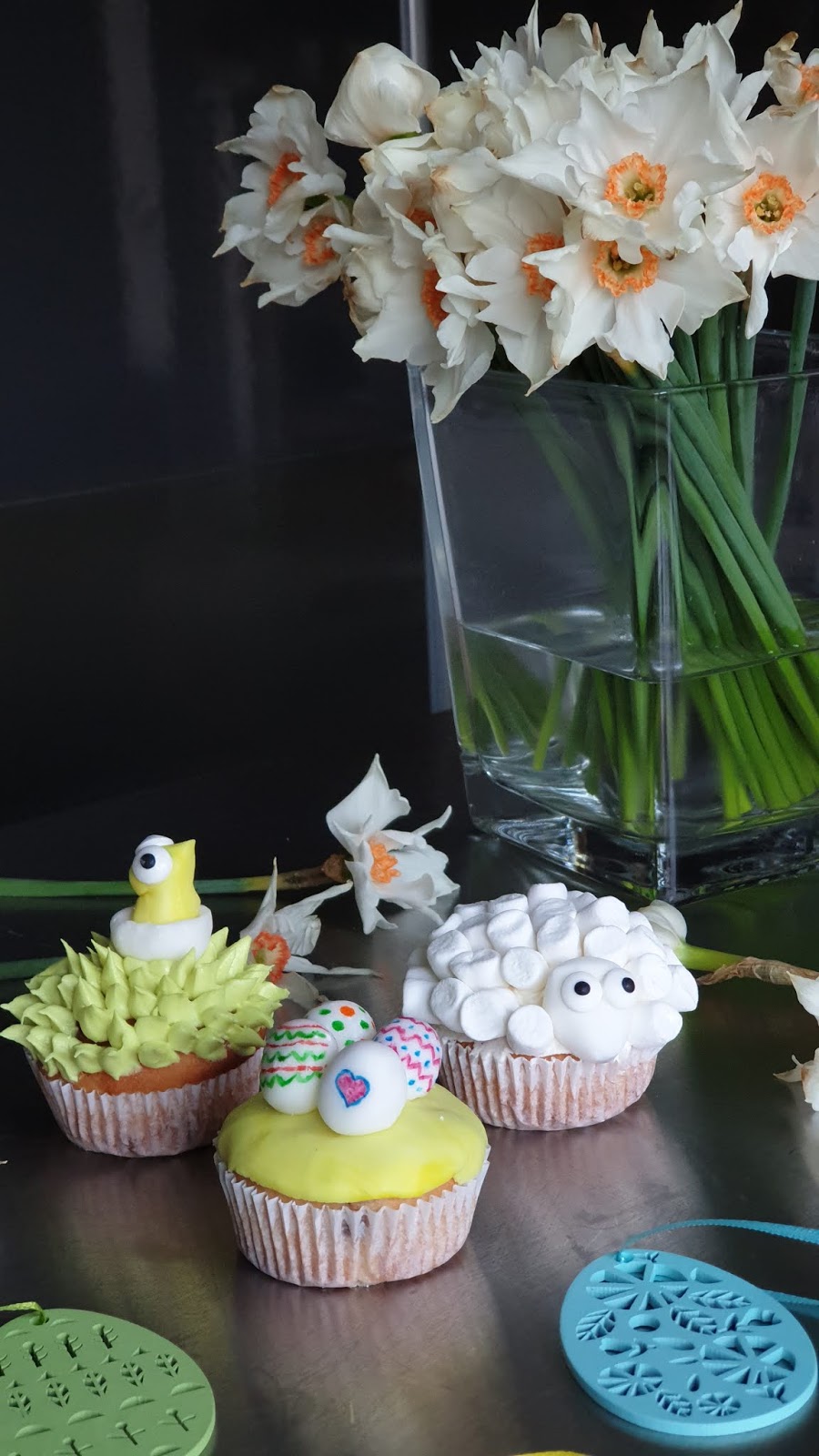 Three easy Easter cupcake decorations for kids