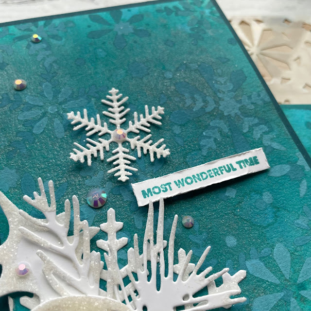 Winter Wonderland Holiday Cards made with: Tim Holtz modern festive die, rock candy distress glitter, distress spray stain, distress oxide, distress mica stain; Scrapbook.com solar white cardstock, wordfetti fa la la stamp, peppermint winter stencil, cools jewels smooth cardstock; Pinkfresh jewels; Pima watercolor paper