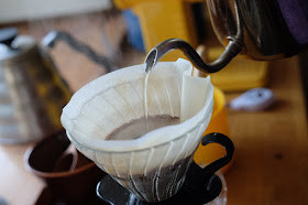 ひとつ石のカフェメニューの練習　コーヒーのペーパードリップ
