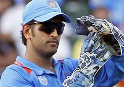 MS Dhoni HD Images with your friends