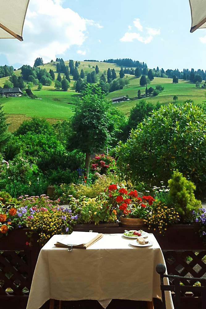 Blick von der Spielweg-Restaurant-Terrasse auf den Berg Branden | Arthurs Tochter kocht. Der Blog für food, wine, travel & love von Astrid Paul