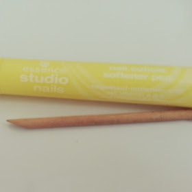 essence-cuticle-softener-pen-orange-stick