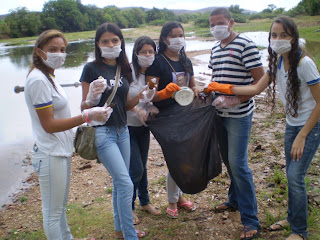 Fotos da expedição realizada em um trecho do Rio Salgado (prainha do Salgado), em outubro de 2011. Fonte: Acervo do professor Anselmo