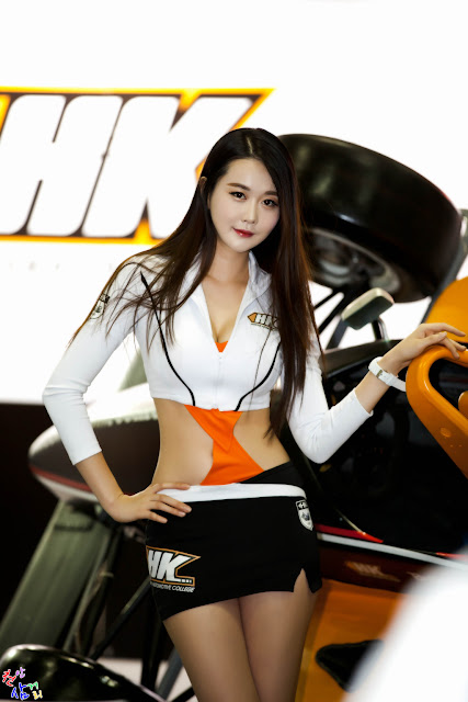 Eun Ha Young at Automotive Week 2015