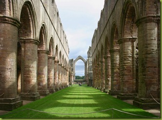 fountains-abbey-yorkshire-dales-national-park-gb338