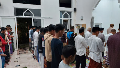 Sah Shalat Makmum pada Imam yang Keliru Baca Surat Pendek