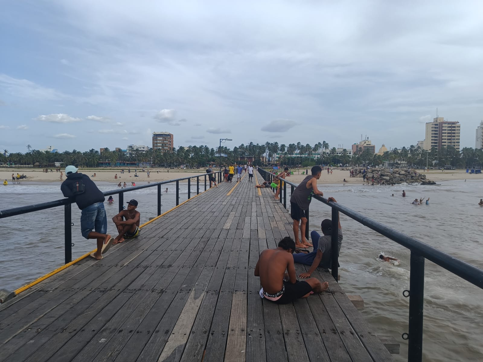 https://www.notasrosas.com/Fundación 'Guajira Aventura' rescata en Riohacha a tres menores de edad cuando eran arrastrados por fuertes corrientes en el Mar Caribe