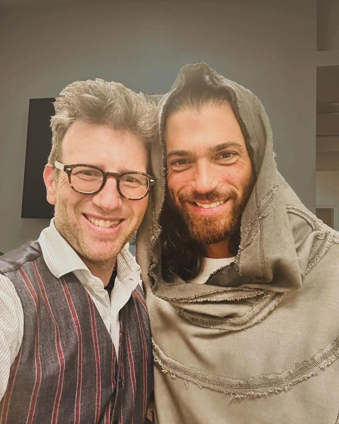 Can Yaman has updated his followers by showcasing his new physique for Sandokan. Now, the first official photo from the set has arrived.