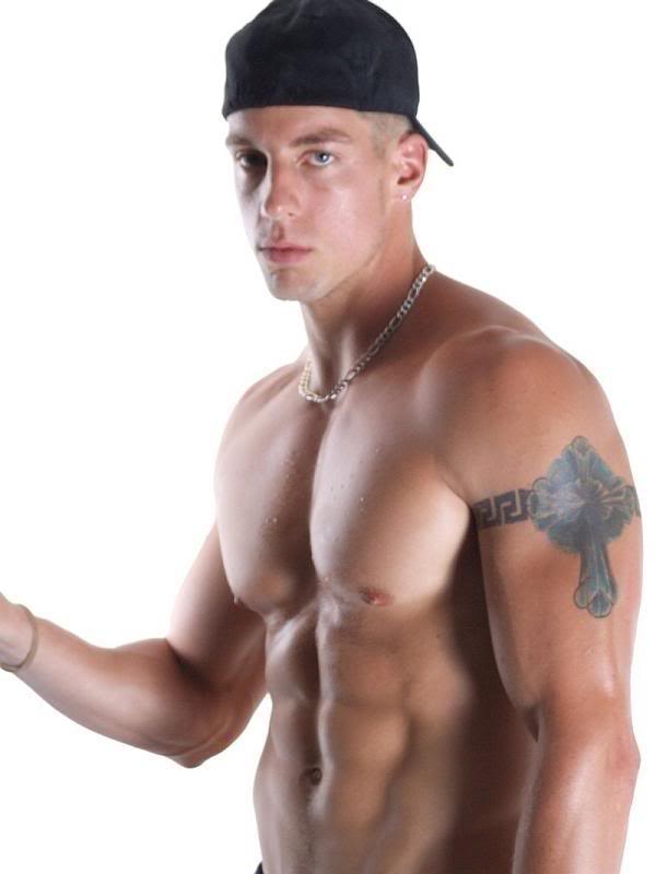 Young Tattooed Muscle Hunk MORE MUSCLE MEN AND BODYBUILDERS